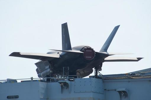 空母プリンス・オブ・ウェールズの艦載機 f35b,ステルス戦闘機,第5世代の写真素材
