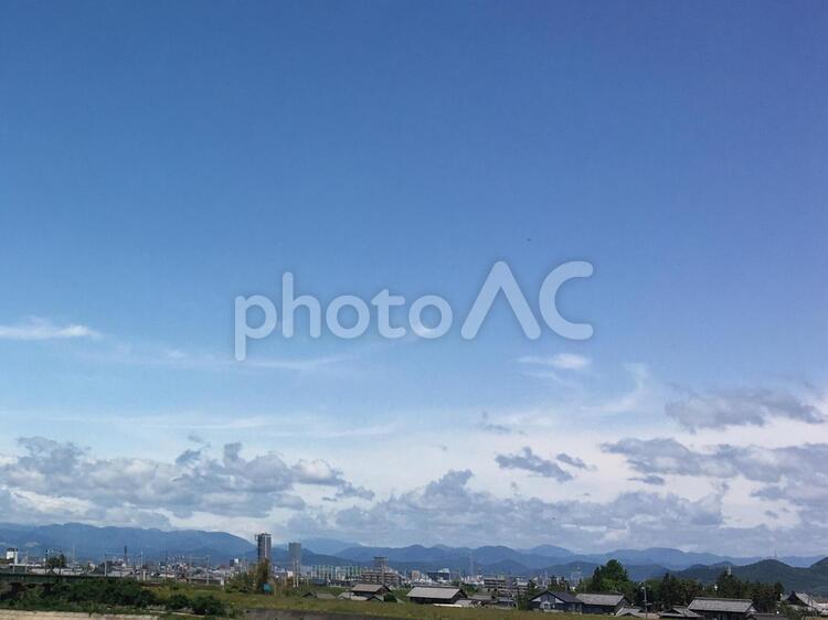 住宅と自然の景色 景色,風景,住宅の写真素材