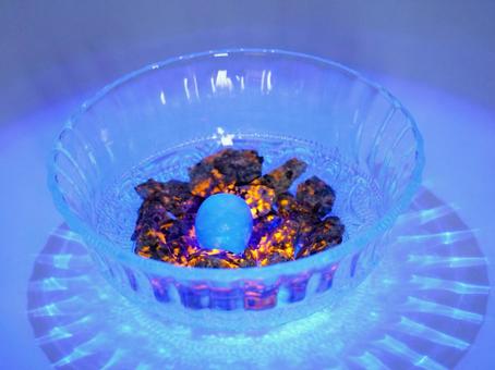 Glow-in-the-dark mineral 3, JPG