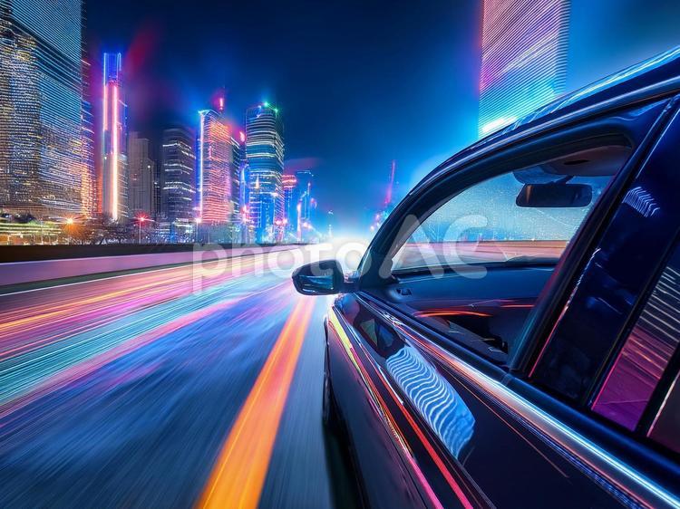 夜の都会を走る車　街灯とネオンの光5 車,クルマ,自動車の写真素材