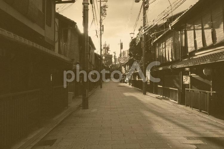 京都　祇園「新橋通」 古い写真風 京都,祇園,新橋通の写真素材