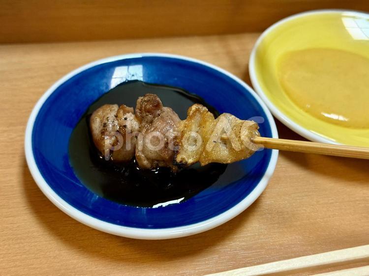 居酒屋で食べる焼き鳥 宴会,晩餐,鶏肉の写真素材