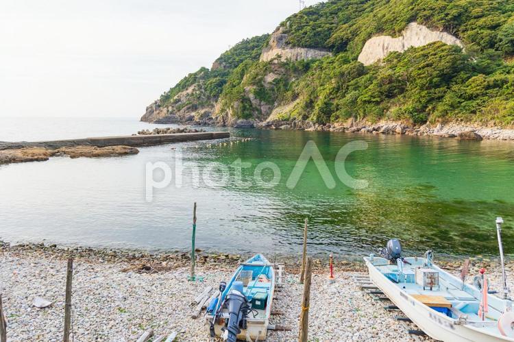 港に置かれたボート（兵庫県豊岡市竹野町） 海,兵庫県,豊岡市の写真素材