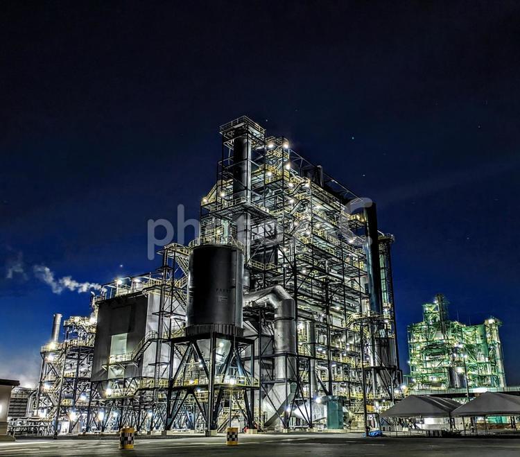 バイオマス発電所のキラキラ夜景５ バイオマス,発電所,バイオ発電の写真素材