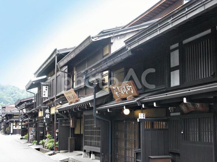 飛騨高山の古い街並みの建物と風景の画像 飛騨高山,高山,町家の写真素材