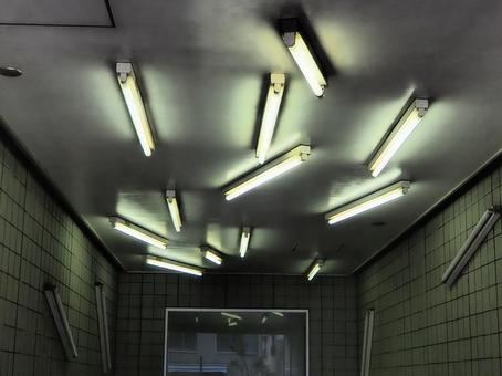 ホラーゲームのように不気味な地下通路 ホラーゲームのように不気味な地下通路 不気味,ゲーム,ホラーゲームの写真素材