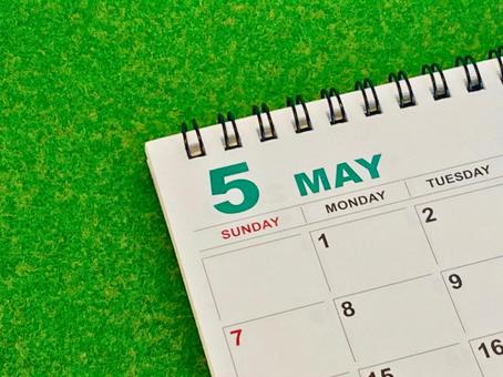 5月カレンダー(緑・芝生背景) 5月カレンダー(緑・芝生背景) 5月,カレンダー,スケジュールの写真素材