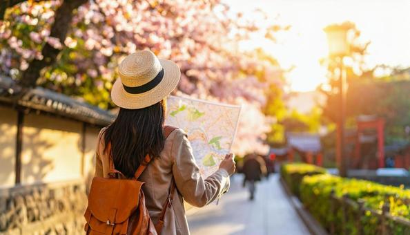 地図を広げて、春の旅路 地図を広げて、春の旅路の写真