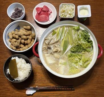 新米に豚肉と舞茸の豆乳みそ鍋などの夕食 夕食,あきたこまち,新米の写真素材