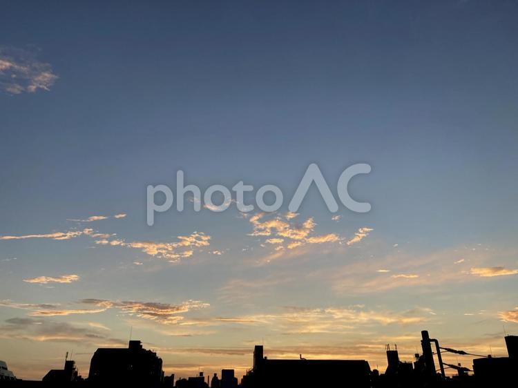 夕暮れの街 夕焼け空,夕空,夕日の写真素材