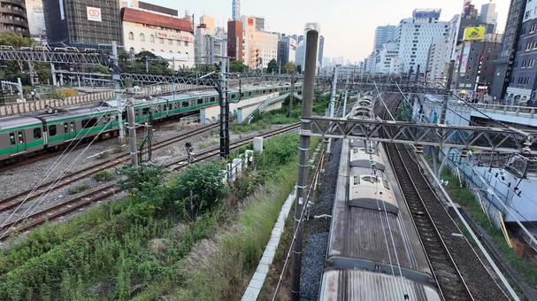 埼京線と東上線の列車が通過する池袋の風景 埼京線,東武東上線,池袋の写真素材