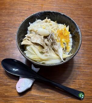 豚肉と舞茸鍋の卵とじおじや飯と箸と箸置き 茶碗飯,朝食,おじやの写真素材