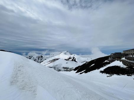 Toyama's magnificent view of Mt. Tateyama in spring, JPG