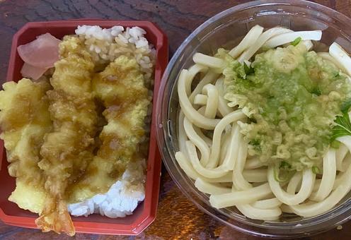 うどん天丼弁当 えび天 うどん天丼弁当 えび天 の写真