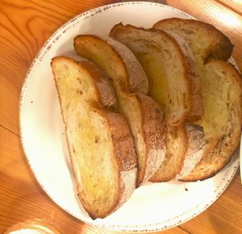 サイドメニューのライ麦パン サイドメニューのライ麦パン パン,ライ麦,食事の写真素材