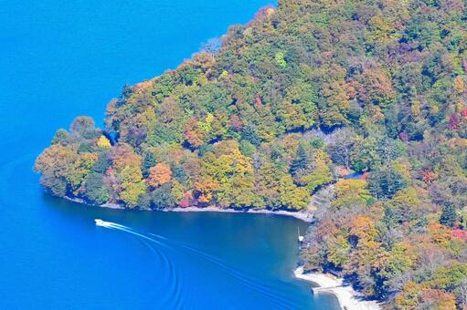 奥日光の紅葉（中禅寺湖、男体山） 紅葉,秋,風景の写真素材