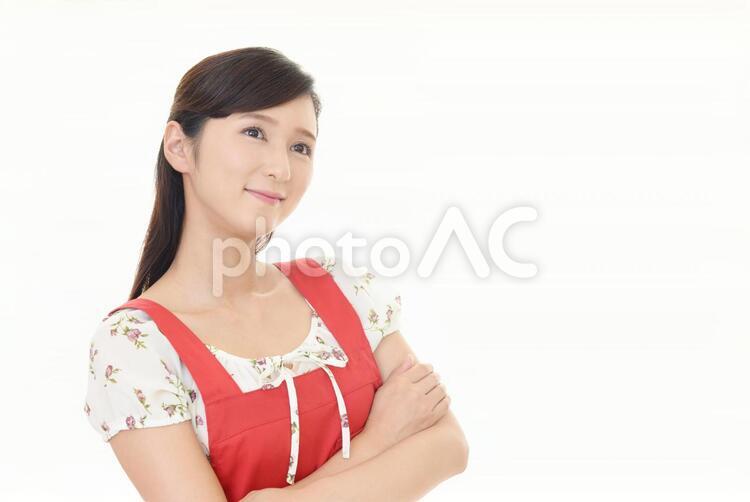 エプロンを着た笑顔の女性 女性,女,主婦の写真素材