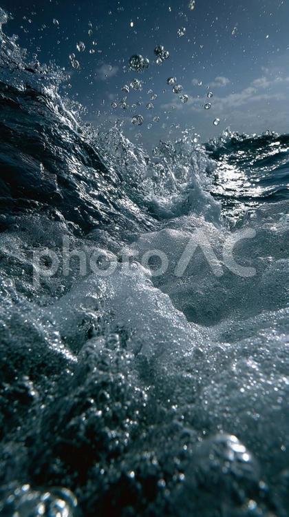 暗い海に広がる荒々しい波のクローズアップ 波,波立つ,水面の写真素材