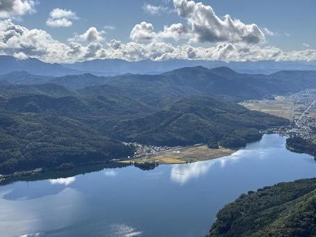 小熊山から見る秋の木崎湖 長野県大町市 小熊山から見る秋の木崎湖 長野県大町市 小熊山,木崎湖,水鏡の写真素材