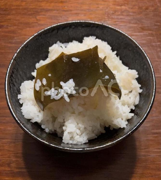 あきたこまち七分突き昆布ご飯の茶碗飯 茶碗飯,あきたこまち,七分突きの写真素材