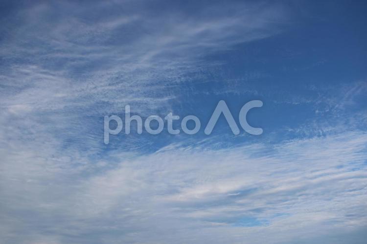 秋の空の雲 ふわふわ,屋外で,晴れの写真素材