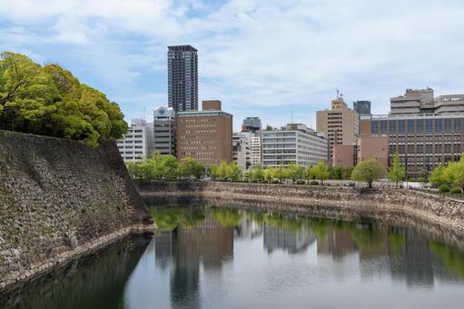 大阪城公園から見る、都会のビル群の風景 ビル,高層ビル,オフィスビルの写真素材