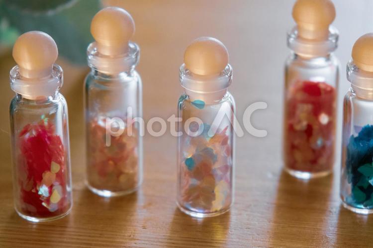 小瓶に入ったネイル用ホログラム ホログラム,ネイル,ネイルアートの写真素材