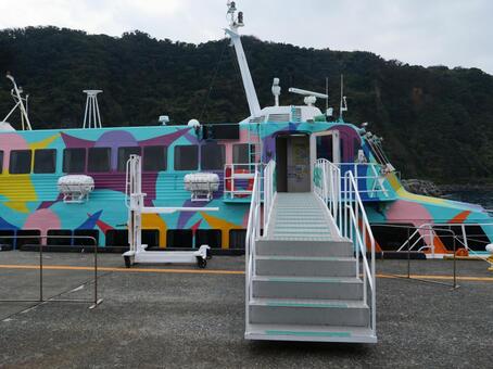 伊豆大島　岡田港　ジェット船登船口 岡田港,ジェット船,伊豆大島の写真素材