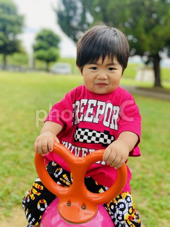 赤ちゃん　お出かけ　公園 赤ちゃん,ベビー,男の子の写真素材