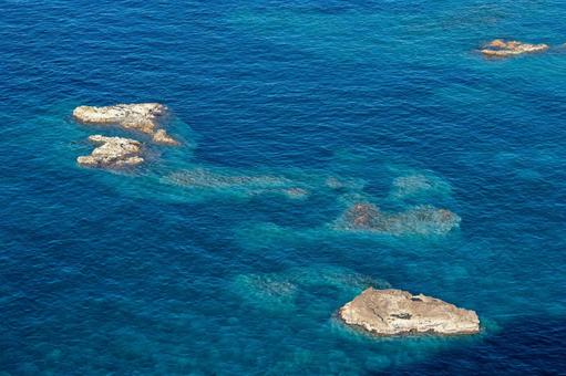 神秘的な積丹ブルーの海面 積丹ブルー,青,緑の写真素材