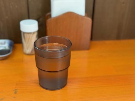 お冷 水,お冷,ミネラルウォーターの写真素材