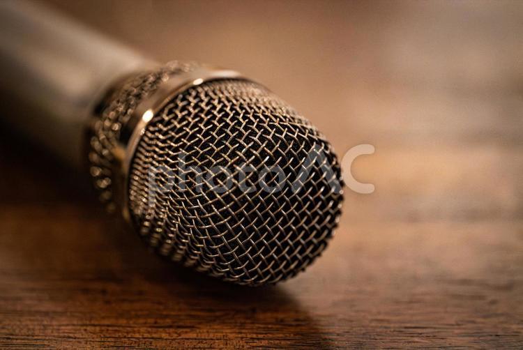 カラオケマイクのクローズアップ カラオケ,マイク,音楽の写真素材