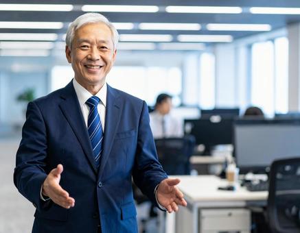 信頼のベテラン営業マン 信頼のベテラン営業マンの写真