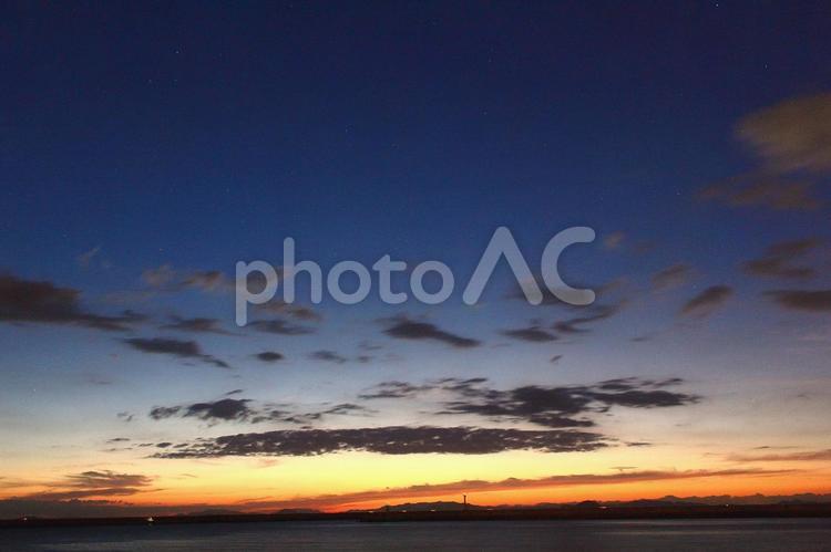 伊予灘の夕暮 オレンジ,伊予市,伊予灘の写真素材