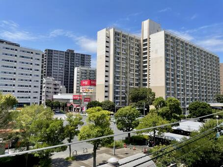 根岸線磯子駅前の都市景観3 磯子,磯子駅,市街地の写真素材