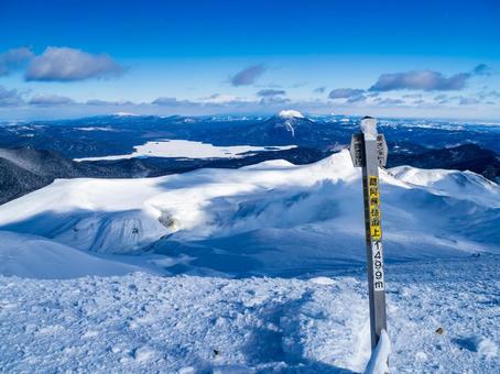 厳冬期の雌阿寒岳山頂 厳冬期の雌阿寒岳山頂の写真