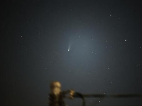 電柱の上の彗星 彗星,レモン彗星,ほうき星の写真素材