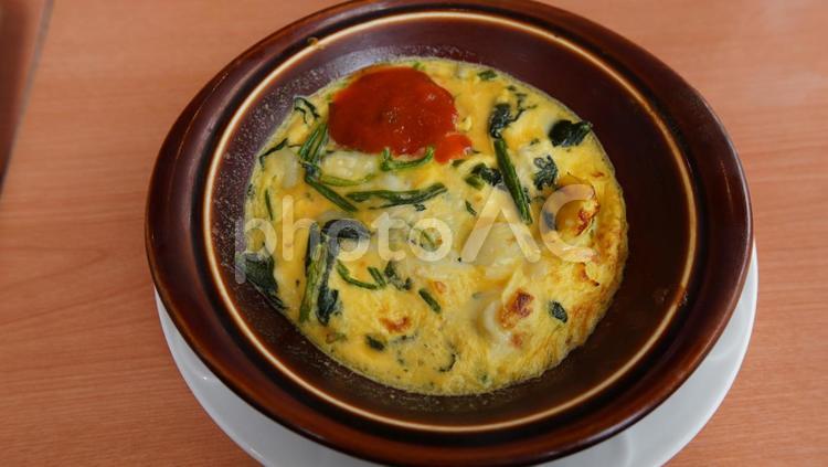 ほうれん草とポテトのオムレツ オムレツ,ほうれん草,ポテトの写真素材