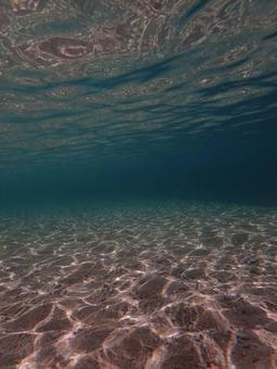 波紋の映る砂浜 波紋の映る砂浜 海,沖縄,夏の写真素材