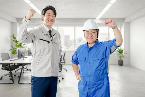 ガッツポーズする作業員 ガッツポーズする作業員 男性,ビジネスマン,サラリーマンの写真素材