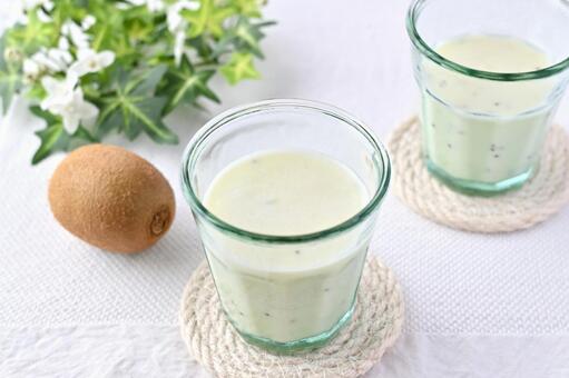 キウイのスムージー キウイ,スムージー,牛乳の写真素材