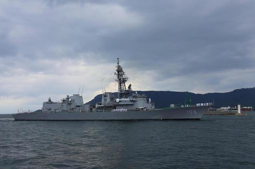 ９月下旬の高松港に寄港する護衛艦いなづま 護衛艦いなづま,海上自衛隊,寄港の写真素材
