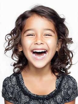 天真爛漫な笑顔の女の子のポートレートの写真