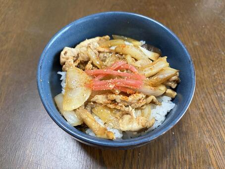 ニンニク豚丼　新タマネギ紅生姜　山椒一味 ニンニク,豚丼,新の写真素材