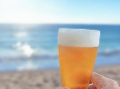 青空と砂浜とビーチ 青空と砂浜とビーチ ビール,アルコール,生ビールの写真素材