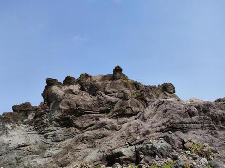 青い空と岩場の癒し 岩,十六羅漢岩,岩場の写真素材