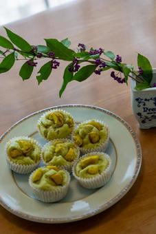 秋の味覚！抹茶と栗のミニマフィン マフィン,カップケーキ,焼き菓子の写真素材