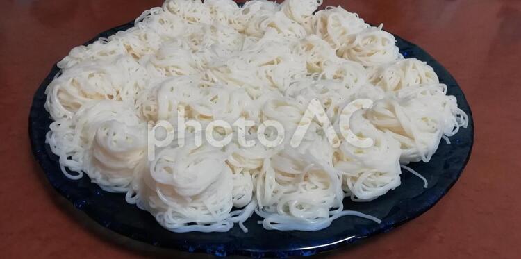 青い皿とそうめん そうめん,夏,おいしいの写真素材