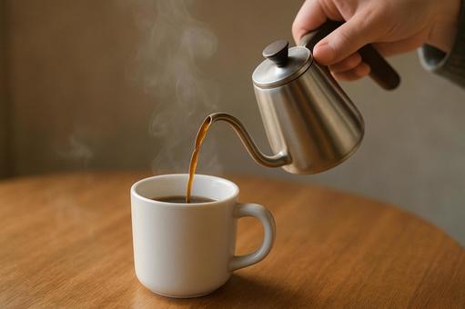 コーヒーを注ぐ瞬間の手元 コーヒーを注ぐ瞬間の手元の写真