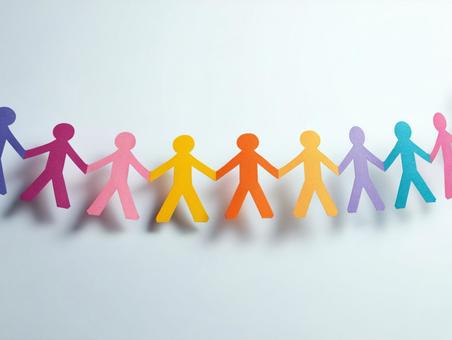 協力と団結を表現する、手作りの人型連鎖 協力と団結を表現する、手作りの人型連鎖の写真